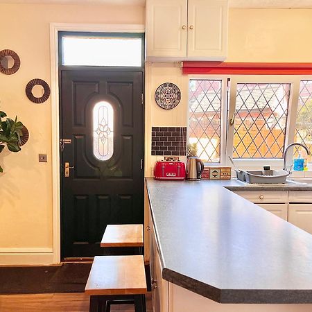 Summer Lane House-3 Bedrooms-Close To M1-Longer Stay-Free Parking Барнзли Екстериор снимка