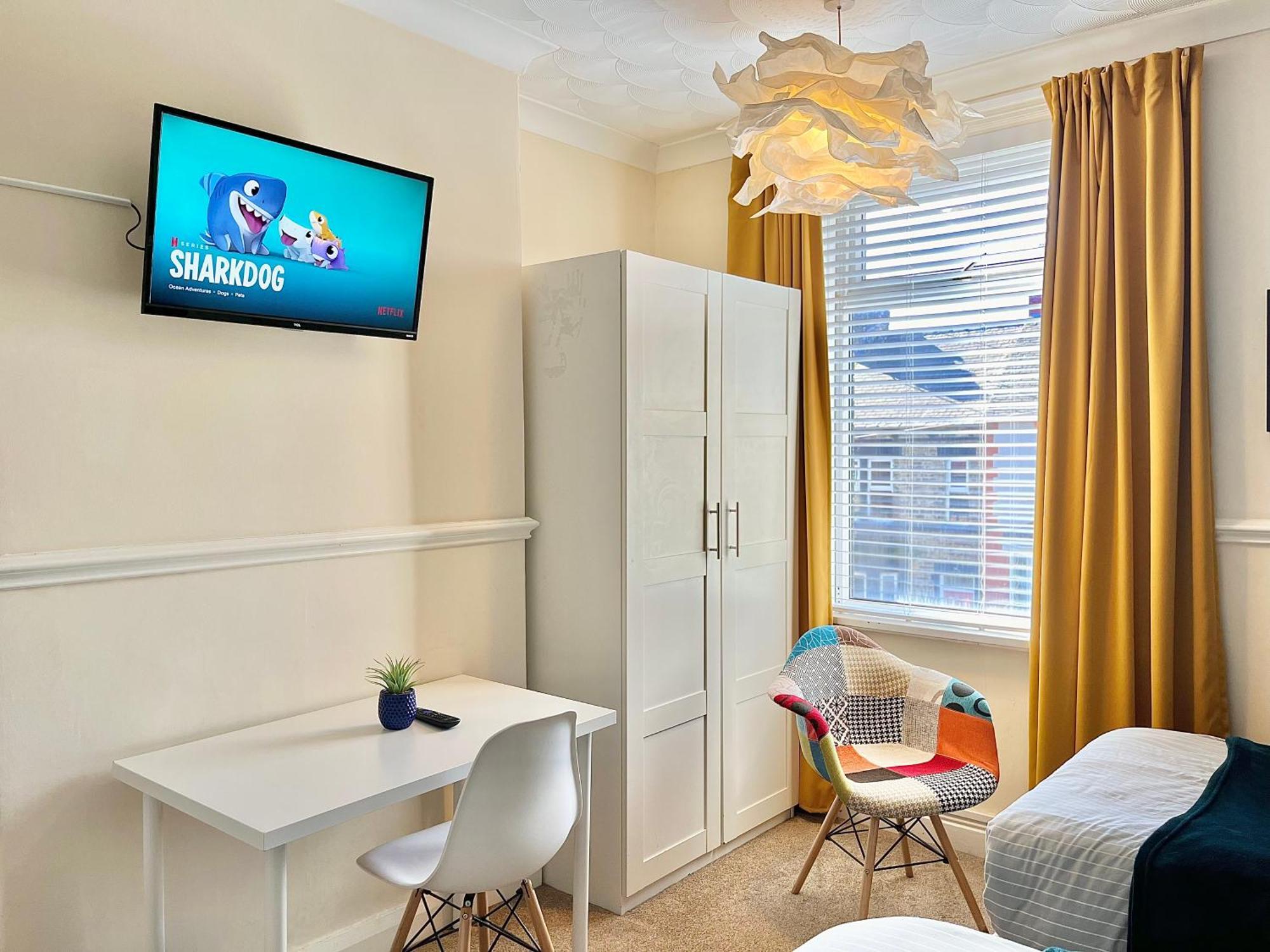 Summer Lane House-3 Bedrooms-Close To M1-Longer Stay-Free Parking Барнзли Екстериор снимка