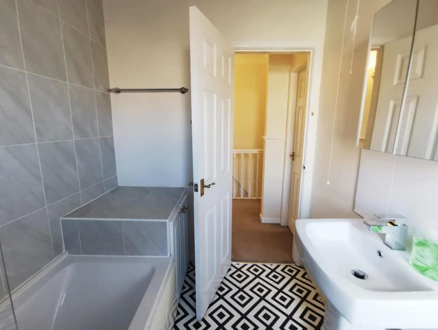 Summer Lane House-3 Bedrooms-Close To M1-Longer Stay-Free Parking Барнзли Екстериор снимка