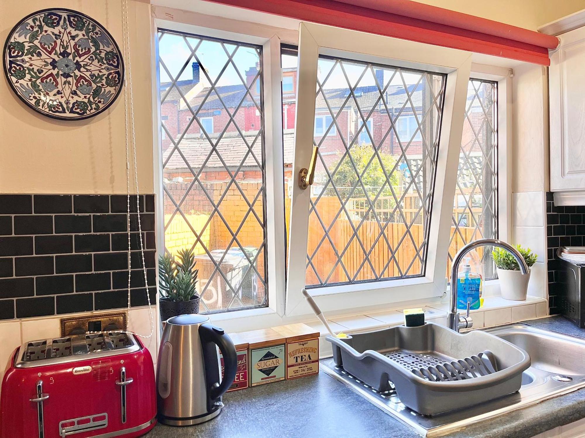 Summer Lane House-3 Bedrooms-Close To M1-Longer Stay-Free Parking Барнзли Екстериор снимка